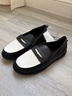 Boys H&M Black and White Two-Tone Loafers